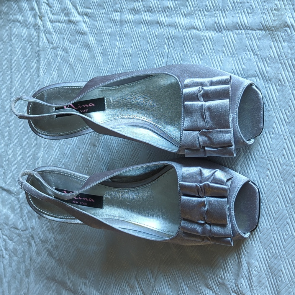 Nina Laraine - YS royal silver sling back heels. 9M. Bridesmaids. Original box.